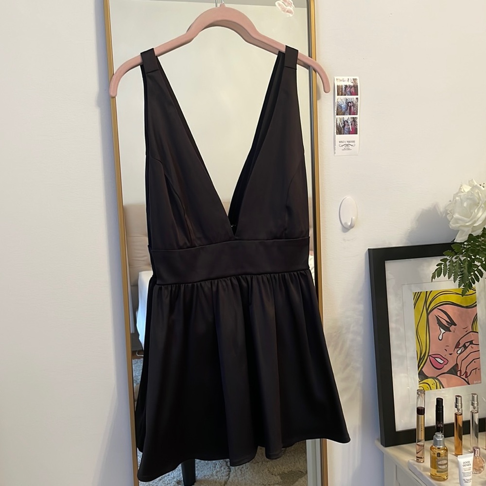 LULU’S • NWOT Satin Babydoll Mini Dress